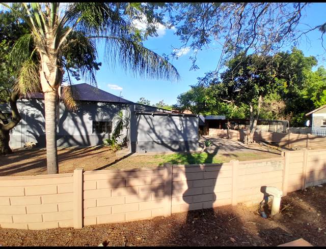 8 BEDROOM FREEHOLD FOR SALE IN BO-DORP